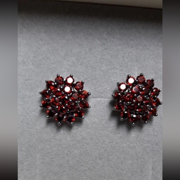 925 sterling silver garnet stud earrings - Picture 3 of 4